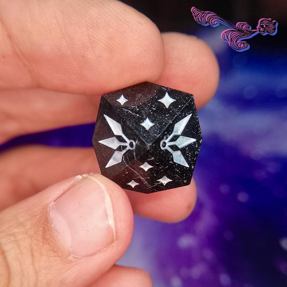 d4 Bracer of Daggers: Fondleth 4