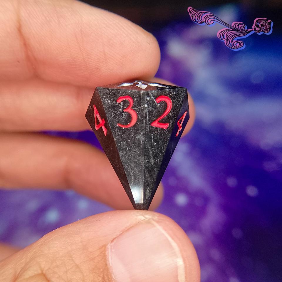 d4 Bracer of Daggers: Fondleth 2